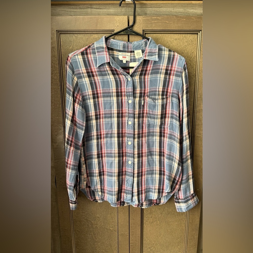 NWT Levi's Women’s Boyfriend Fit Button Down Shirt Size S